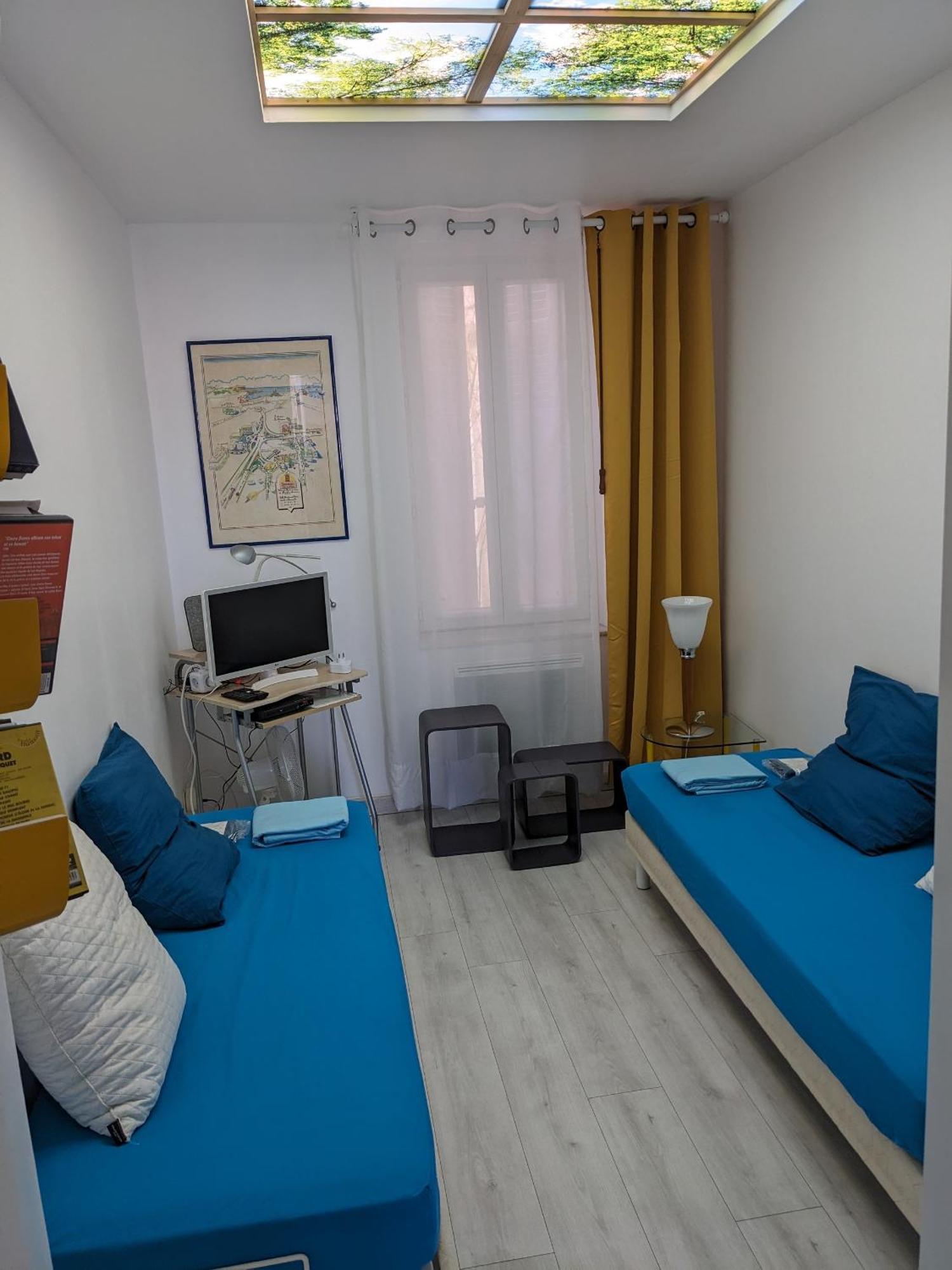 Appartement Joli T2 Meuble De 20 M² Situee A 2 Minutes A Pied Du Metro Marseilles